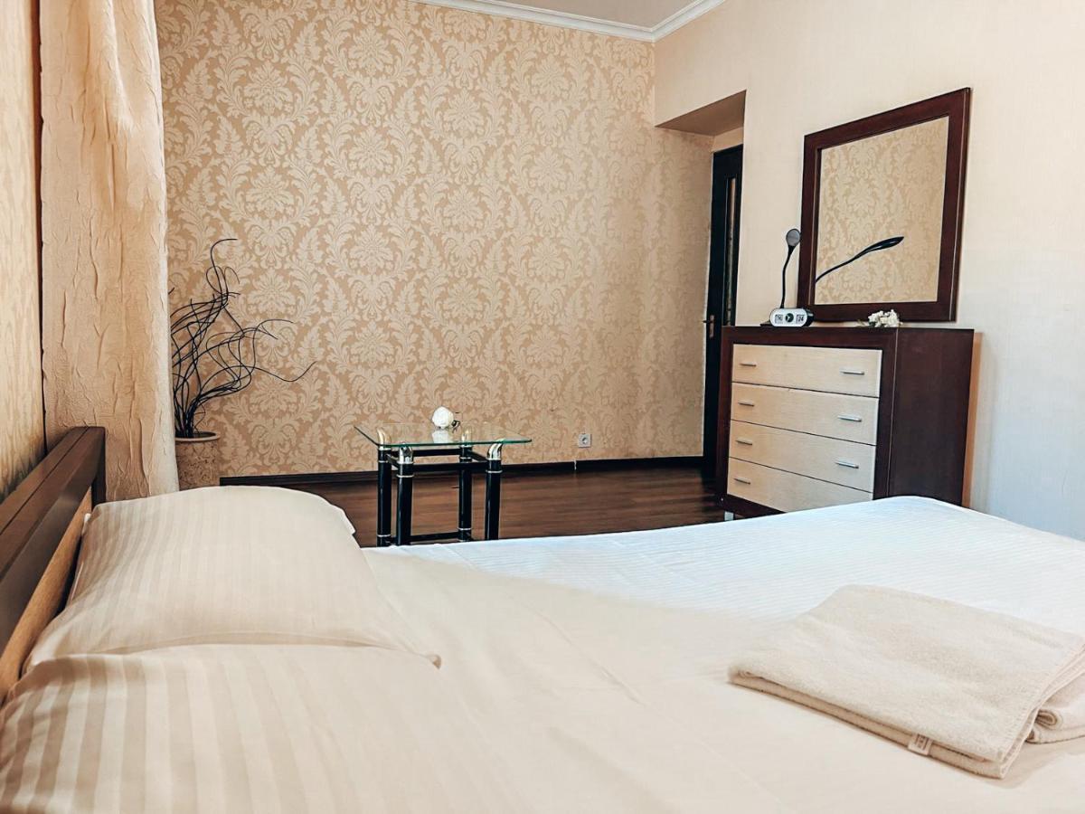 Квартира В Центре Крещатика Kiew Exterior foto